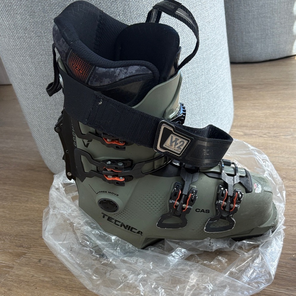 Tecnica 95 Flex Cochise Ski Boots with Black and Olive Green